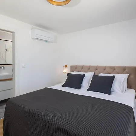 Apartment Mint